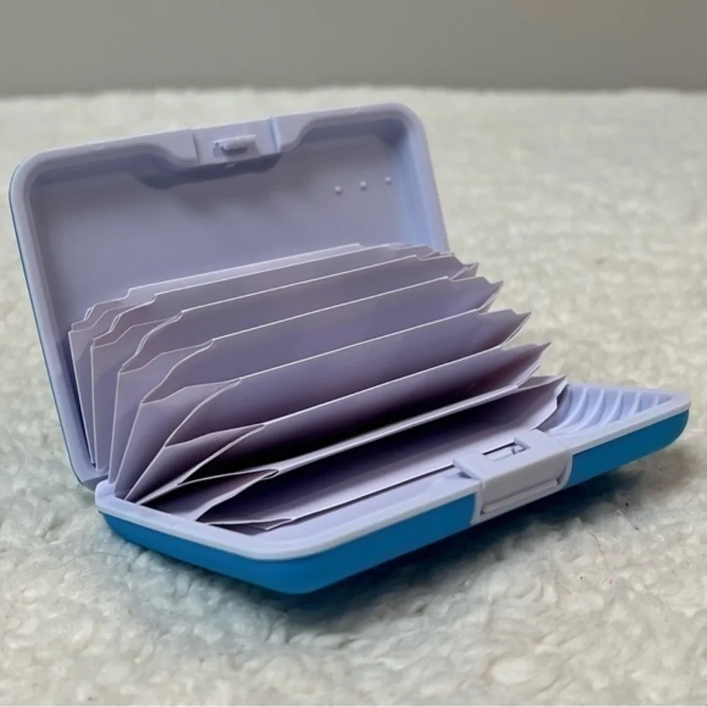 ☀️2/$14☀️Kikkerland Silicone Credit Card ID Case